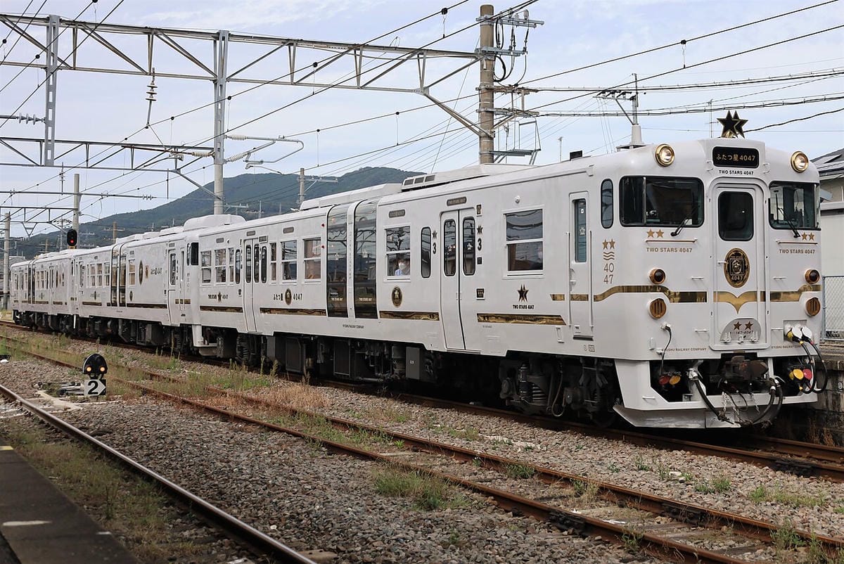 諫早駅で停車中のふたつ星4047