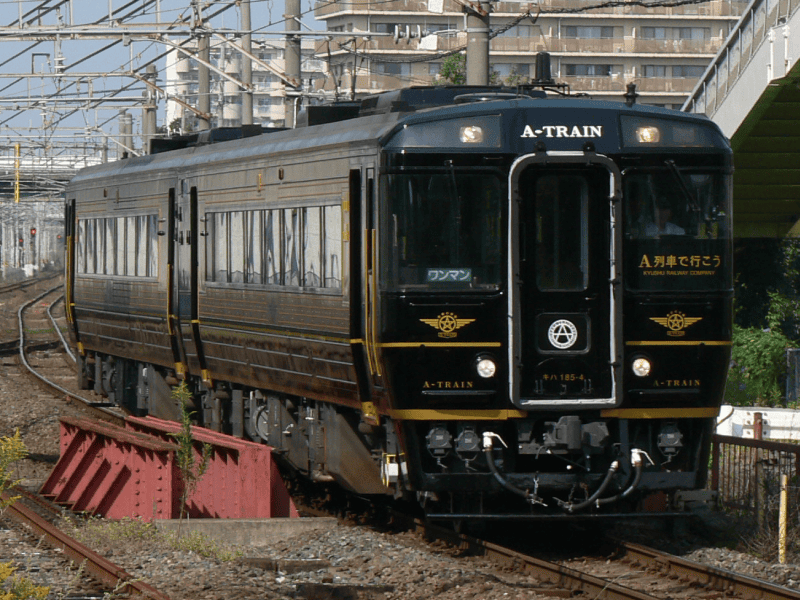 キハ185系で運転される特急「A列車で行こう」 (2011年10月9日)