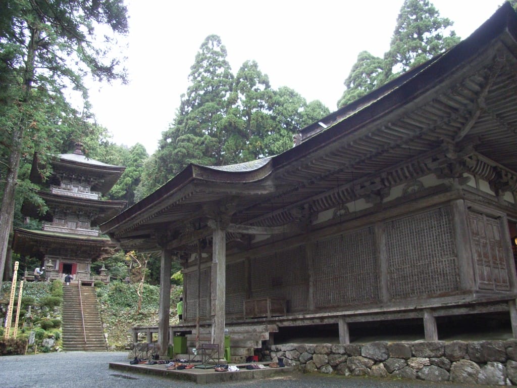 Myotsuji and pagoda.jpg