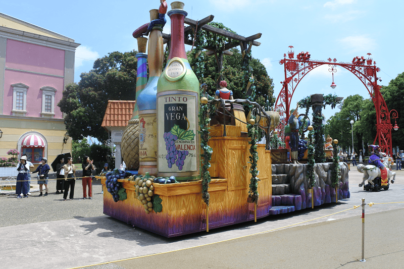 【三重志摩】西班牙村既有驚叫遊樂設施、又有花車遊行及異國