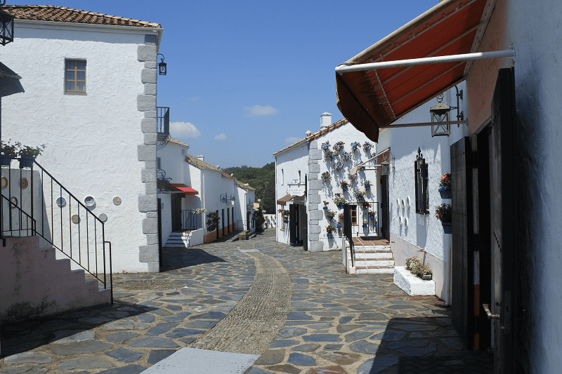 【三重志摩】西班牙村既有驚叫遊樂設施、又有花車遊行及異國