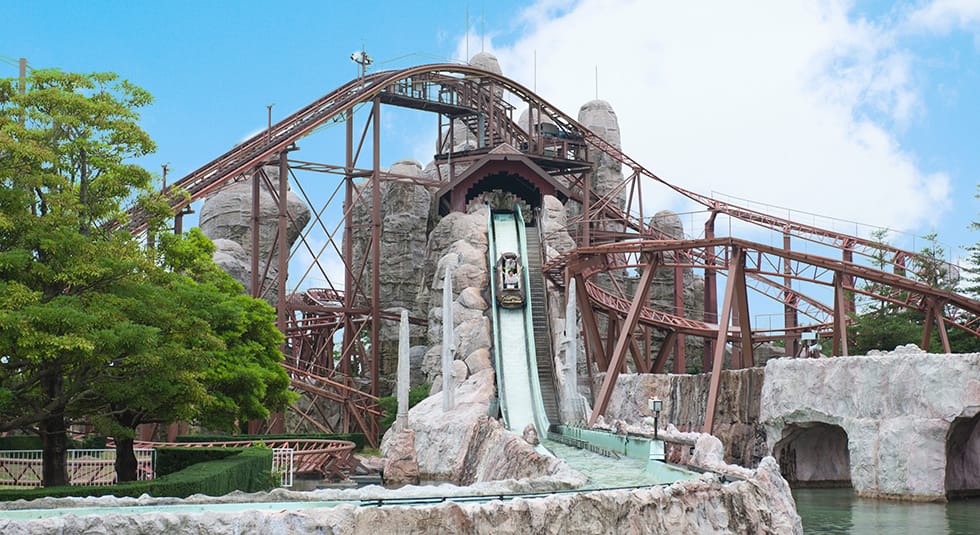 【三重志摩】西班牙村既有驚叫遊樂設施、又有花車遊行及異國