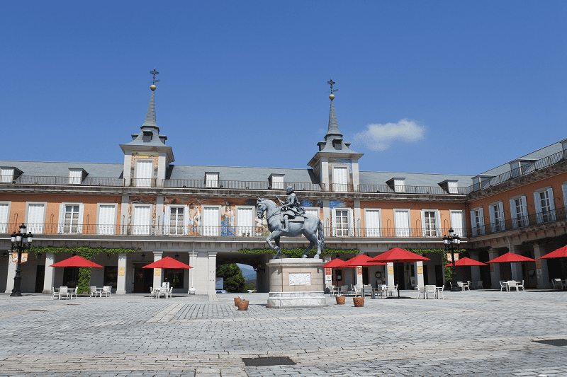 【三重志摩】西班牙村既有驚叫遊樂設施、又有花車遊行及異國