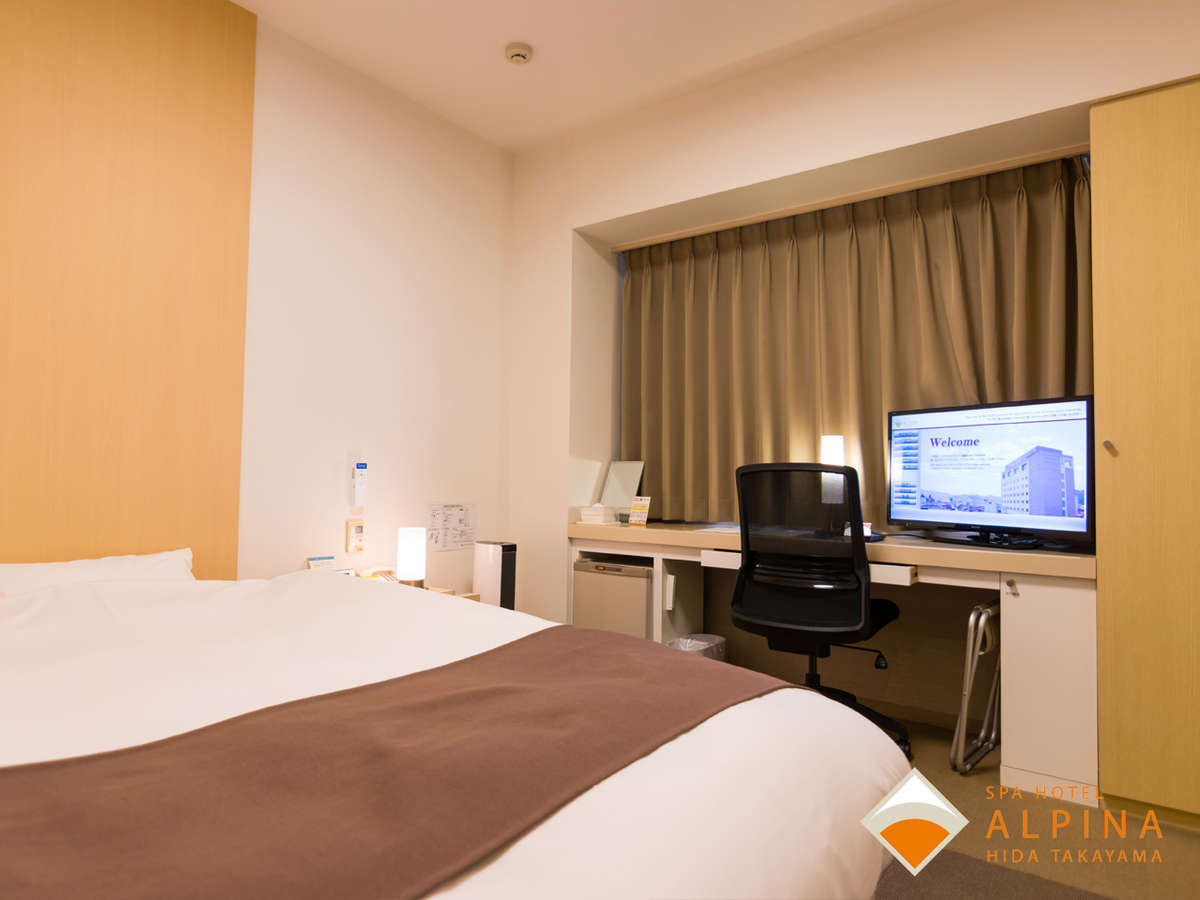 140cmベッドに広々デスクのシングルルーム。必要な機能をシンプル・コンパクトにまとめました。