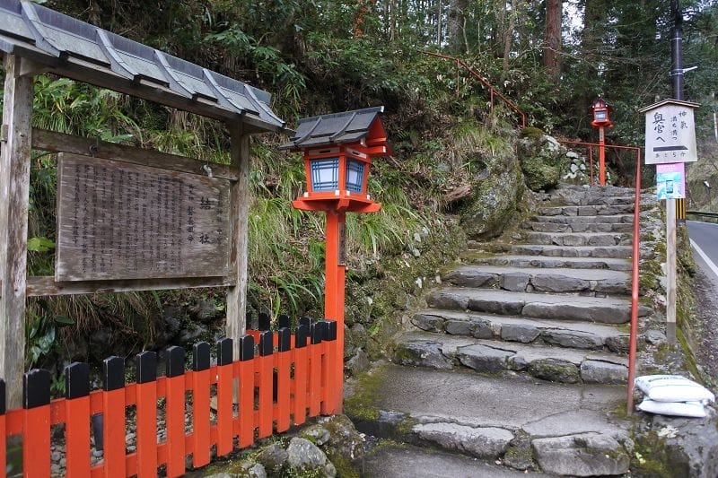 【京都鞍馬貴船】貴船神社夏天吃流水麵、秋天賞楓、冬天看階