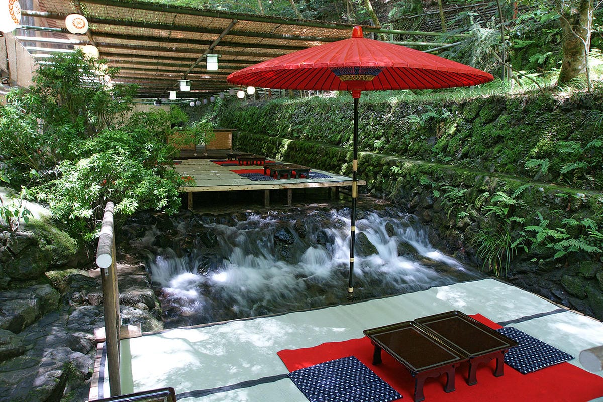 【京都鞍馬貴船】貴船神社夏天吃流水麵、秋天賞楓、冬天看階