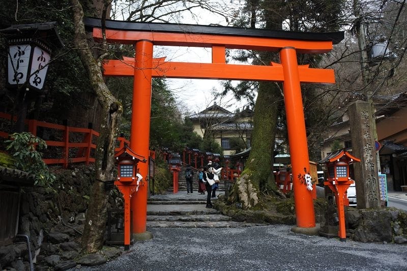 【京都鞍馬貴船】貴船神社夏天吃流水麵、秋天賞楓、冬天看階