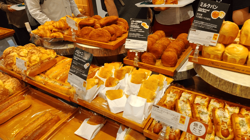 【福岡博多】在車站2樓麵包店到特急上用餐