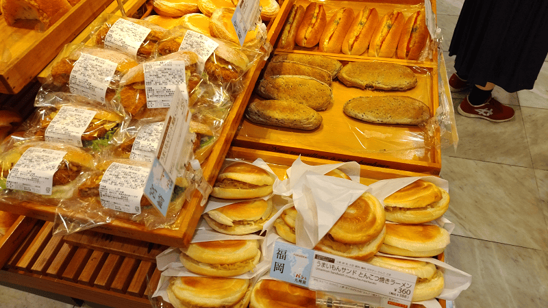 【福岡博多】在車站2樓麵包店到特急上用餐